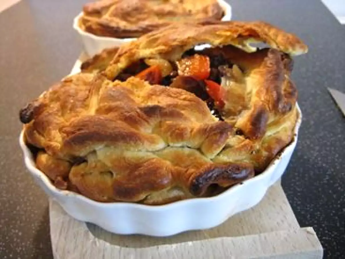Tourte au magret de canard fumé et pruneaux. - photo 2