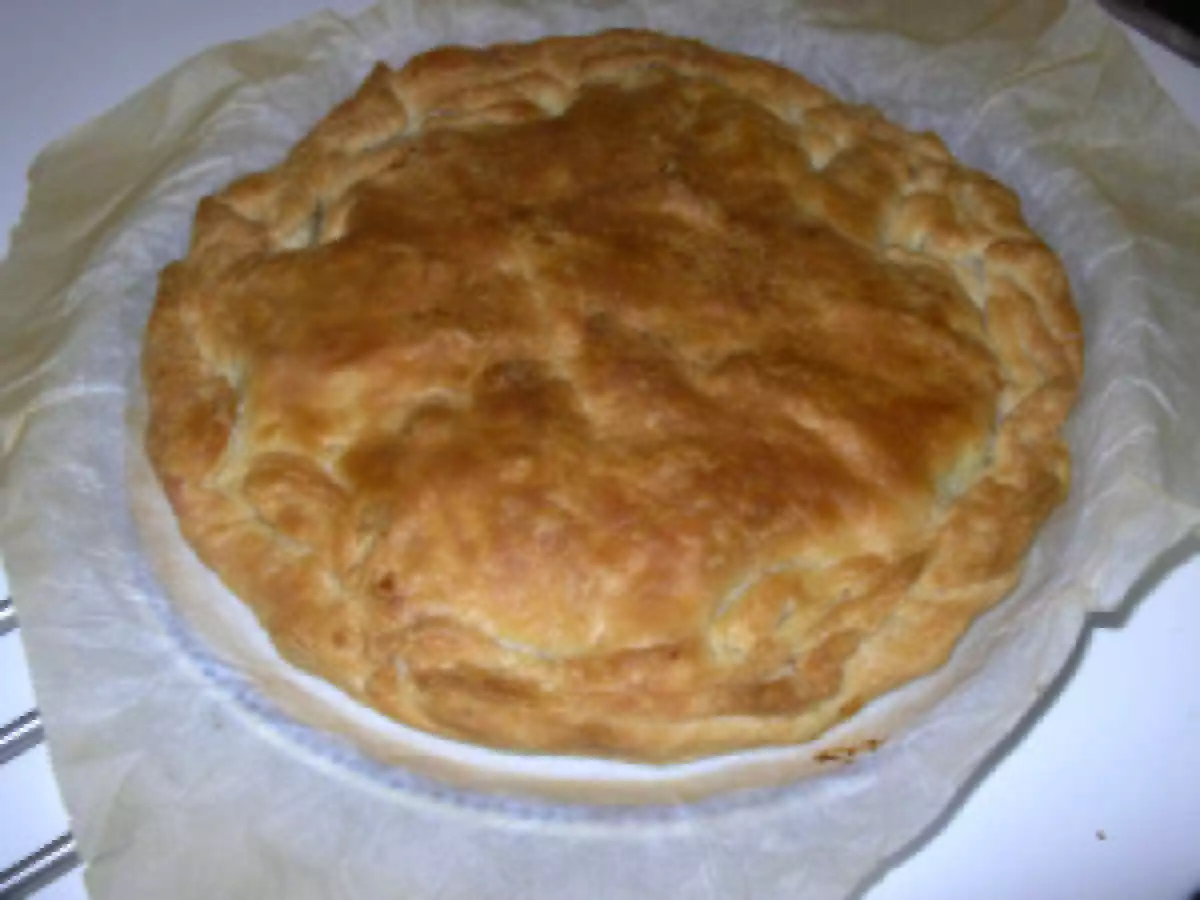 Tourte aux poireaux, jambon fumé et reblochon