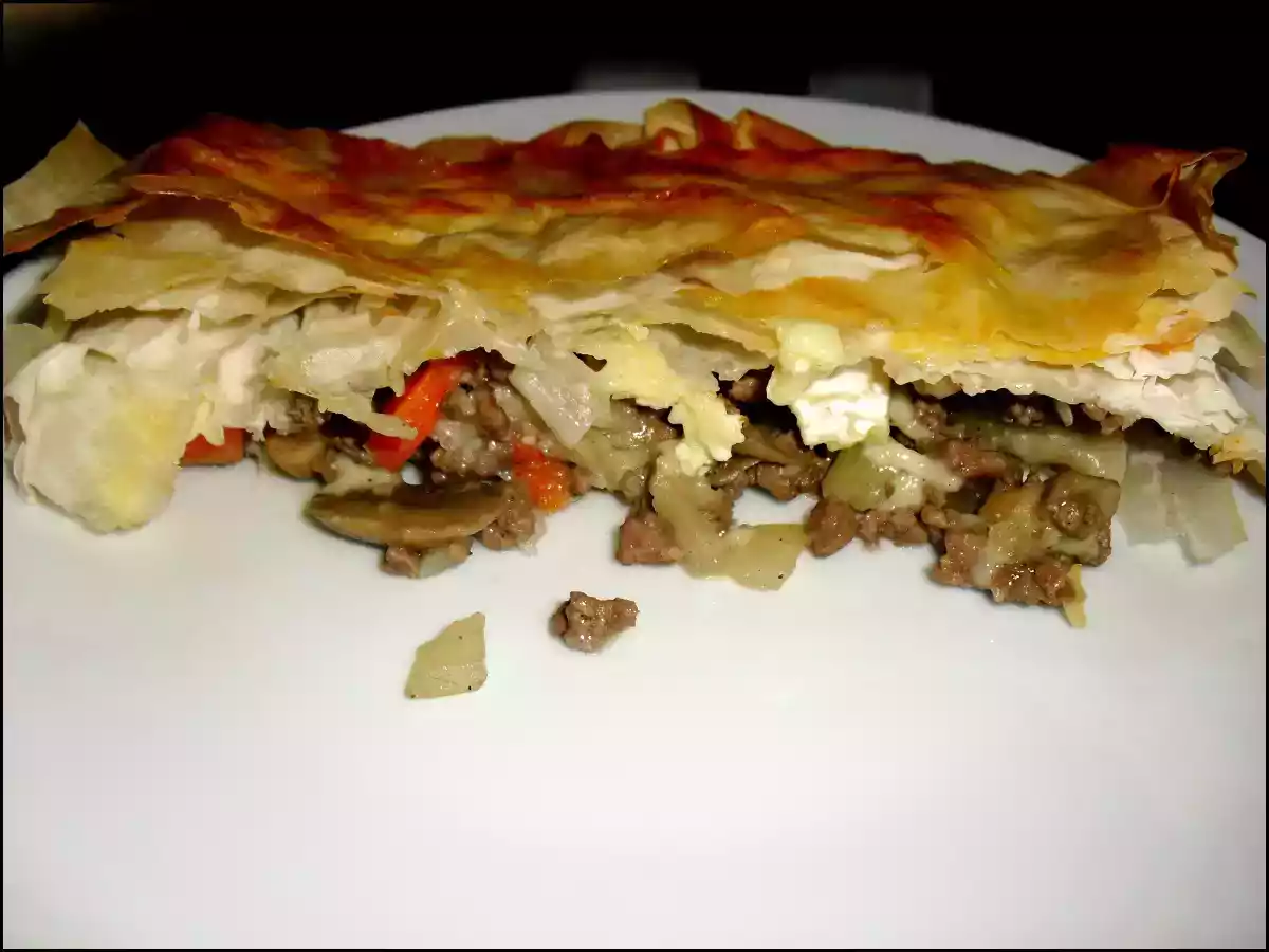 Tourte feuilles de filo, viande hachée et fromage