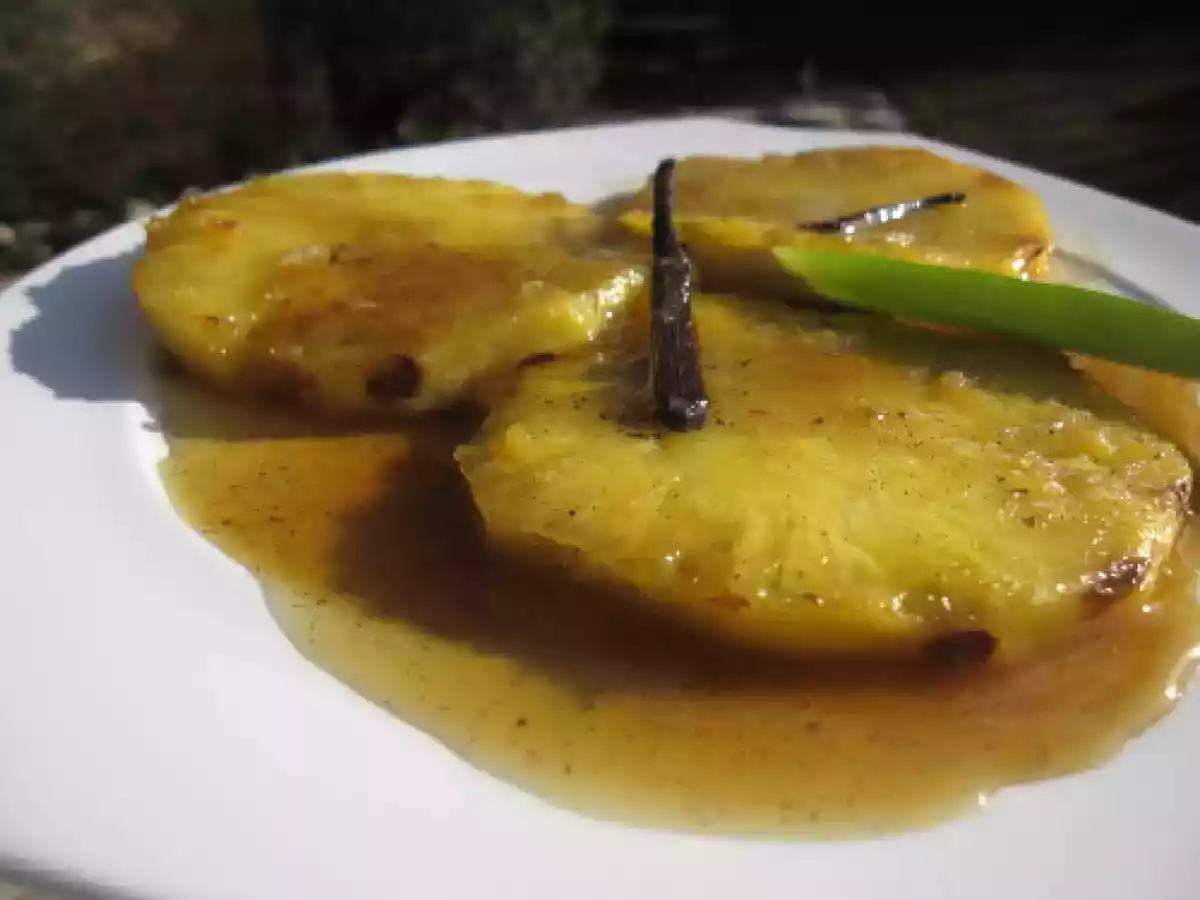 Tranches d'ananas caramélisées à la vanille et au gingembre