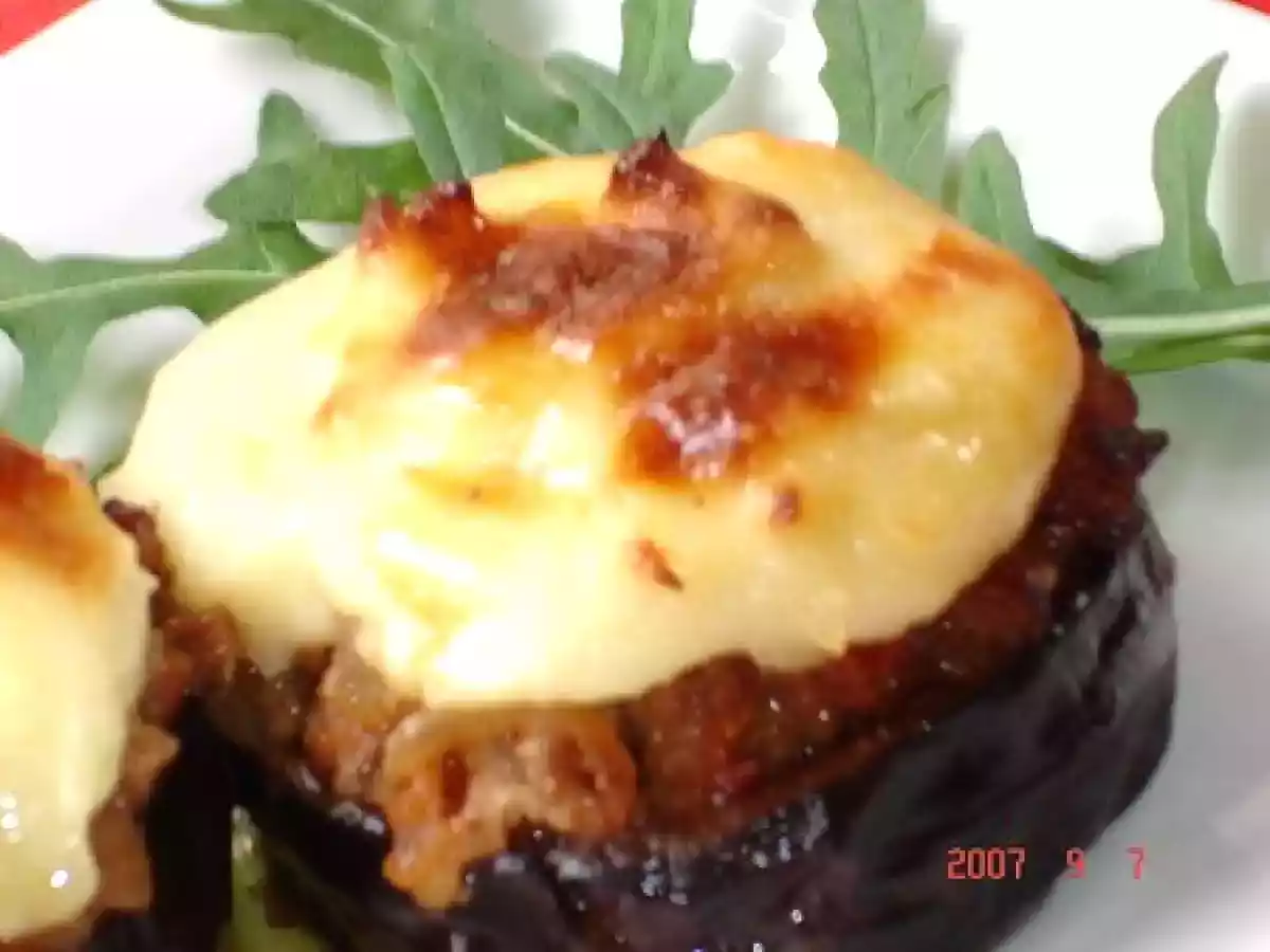 Tranches d'aubergines à la viande et sauce blanche - photo 2