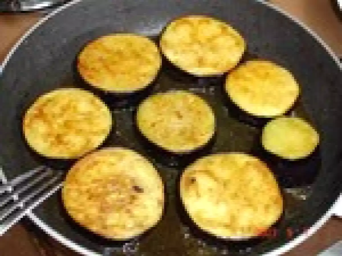 Tranches d'aubergines à la viande et sauce blanche - photo 5