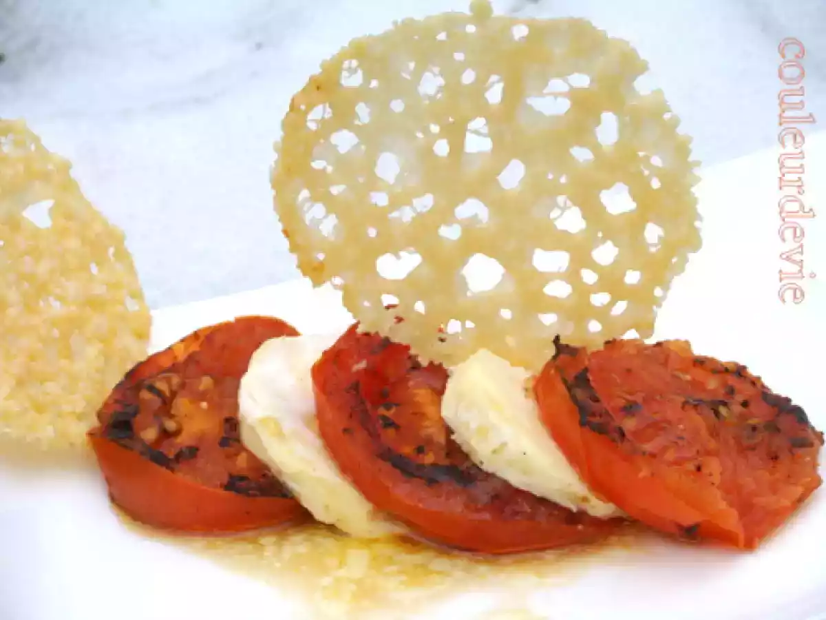 Tranches de tomates grillées, tuiles au parmesan et vinaigrette aux agrumes - photo 2