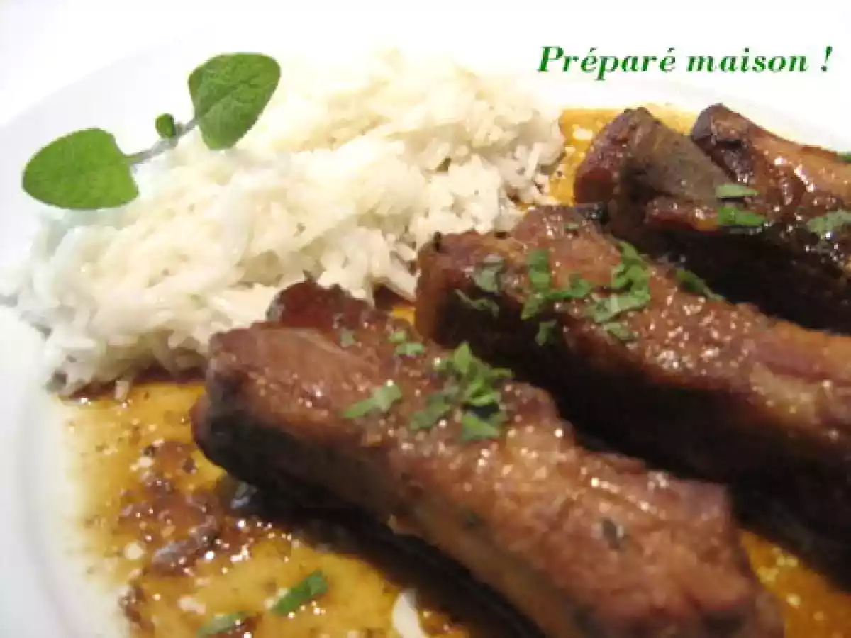 Travers de porc confits au romarin et à la sauge