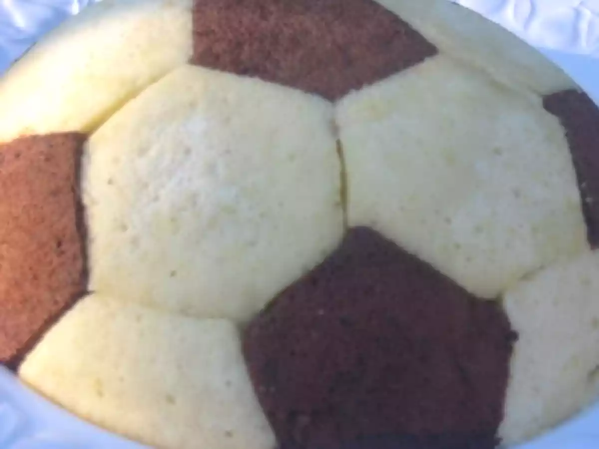 Très beau et trop bon : le ballon de football d?anniversaire poire-chocolat