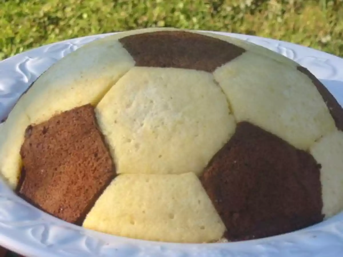 Très beau et trop bon : le ballon de football d?anniversaire poire-chocolat - photo 3