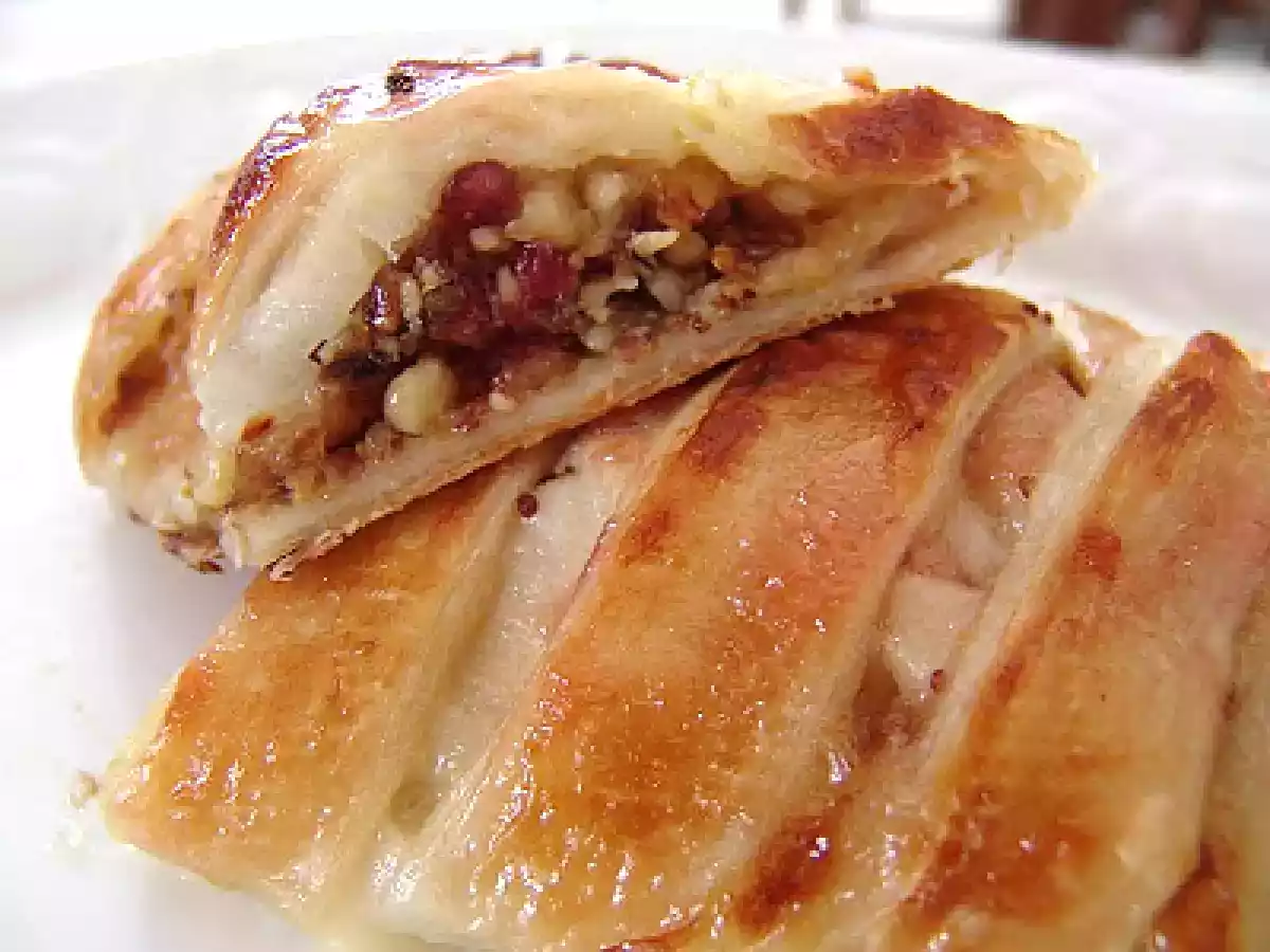 Tresse au brie, à la poire et aux noix