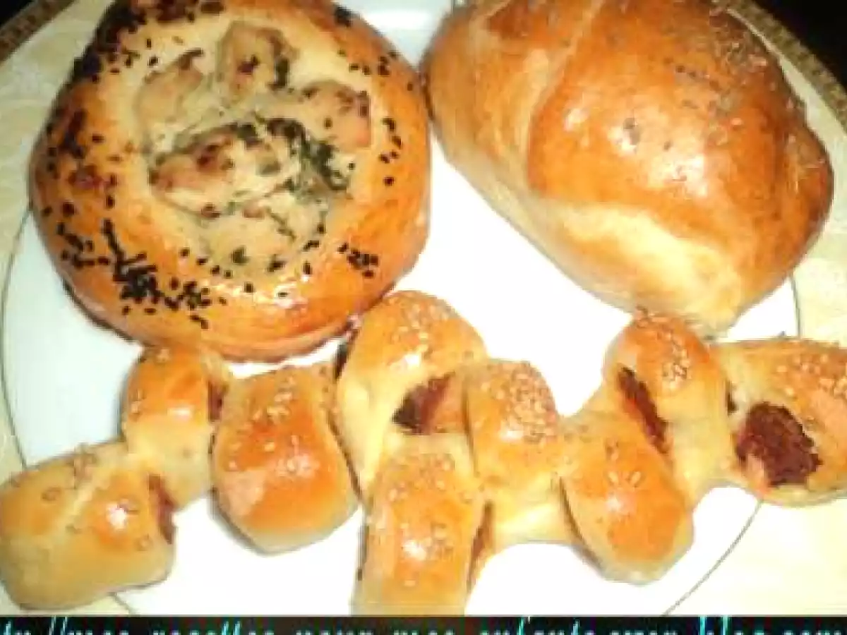 Triade de petits pains-chaussons farcis