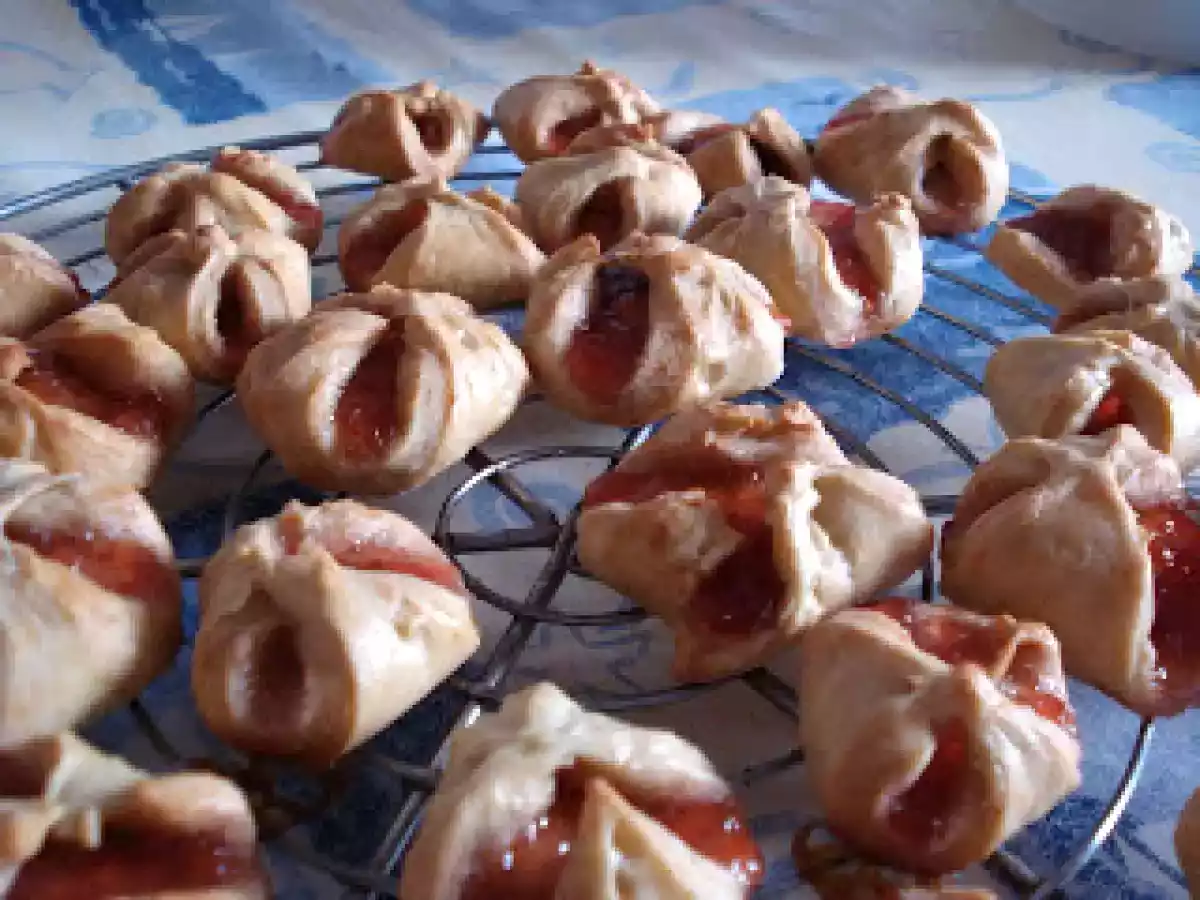 Tricornes à la confiture de prunes.