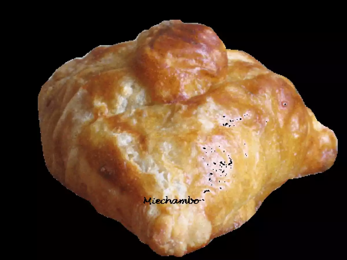 TRICORNES D ' ESCARGOTS AU JAMBON ET AUX NOIX