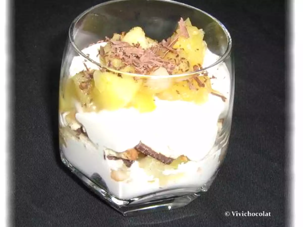 TRIFLE AUX POMMES CARAMELISEES ET AUX BISCUITS