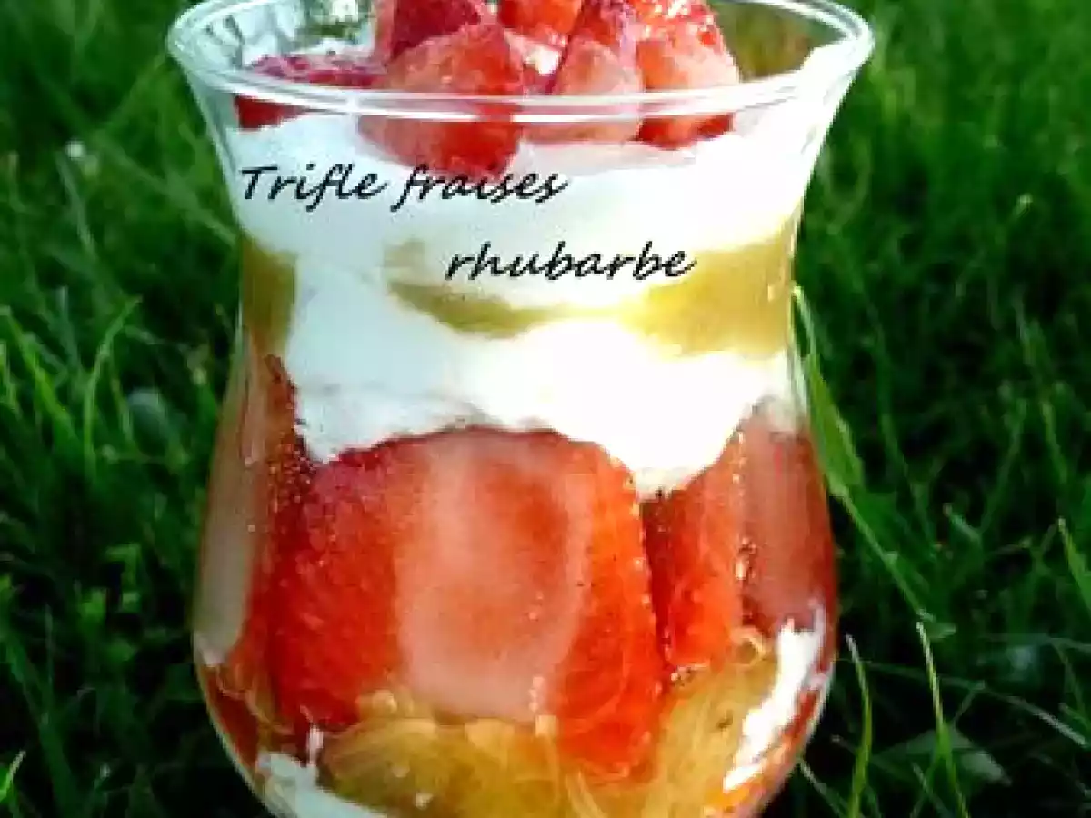 Trifle fraises rhubarbe aux biscuits roses de Reims