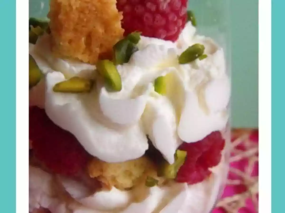 Trifle framboise - sablé breton et pistache