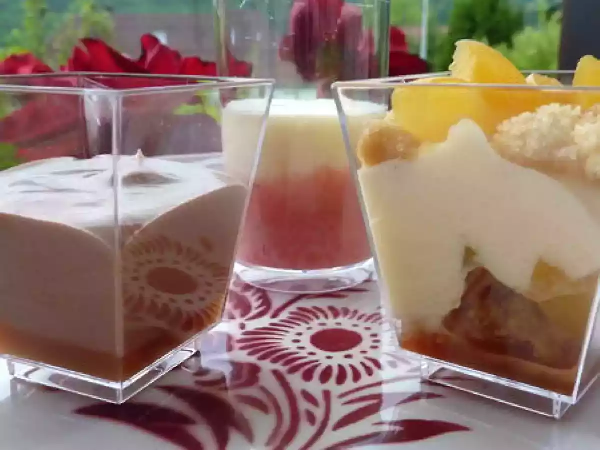 Trilogie de verrines - Mousse fabuleusement légère au citron sur coulis de fraise