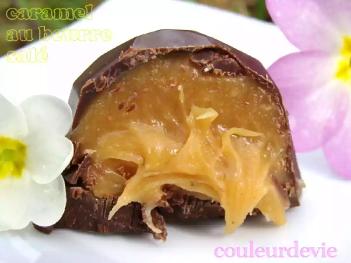 Trio de chocolats fourrés : menthe/cerise confite, pâte d'amande, caramel au beurre salé