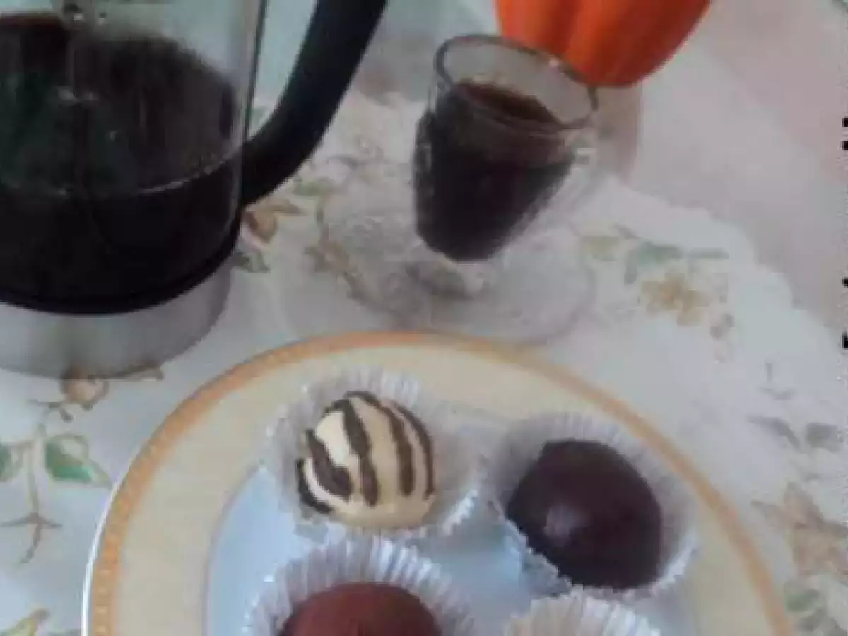 Truffes au chocolat et boules de noix de coco chocolater ultra-f - photo 2