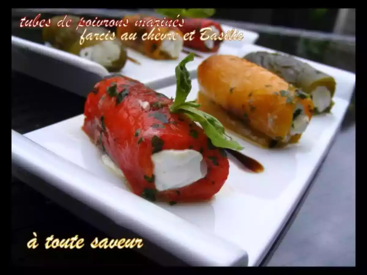 Tubes de poivrons marinés farcis au chèvre frais et Basilic