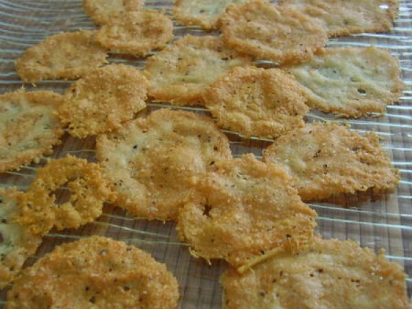 Recette de tuiles croustillantes au parmesan