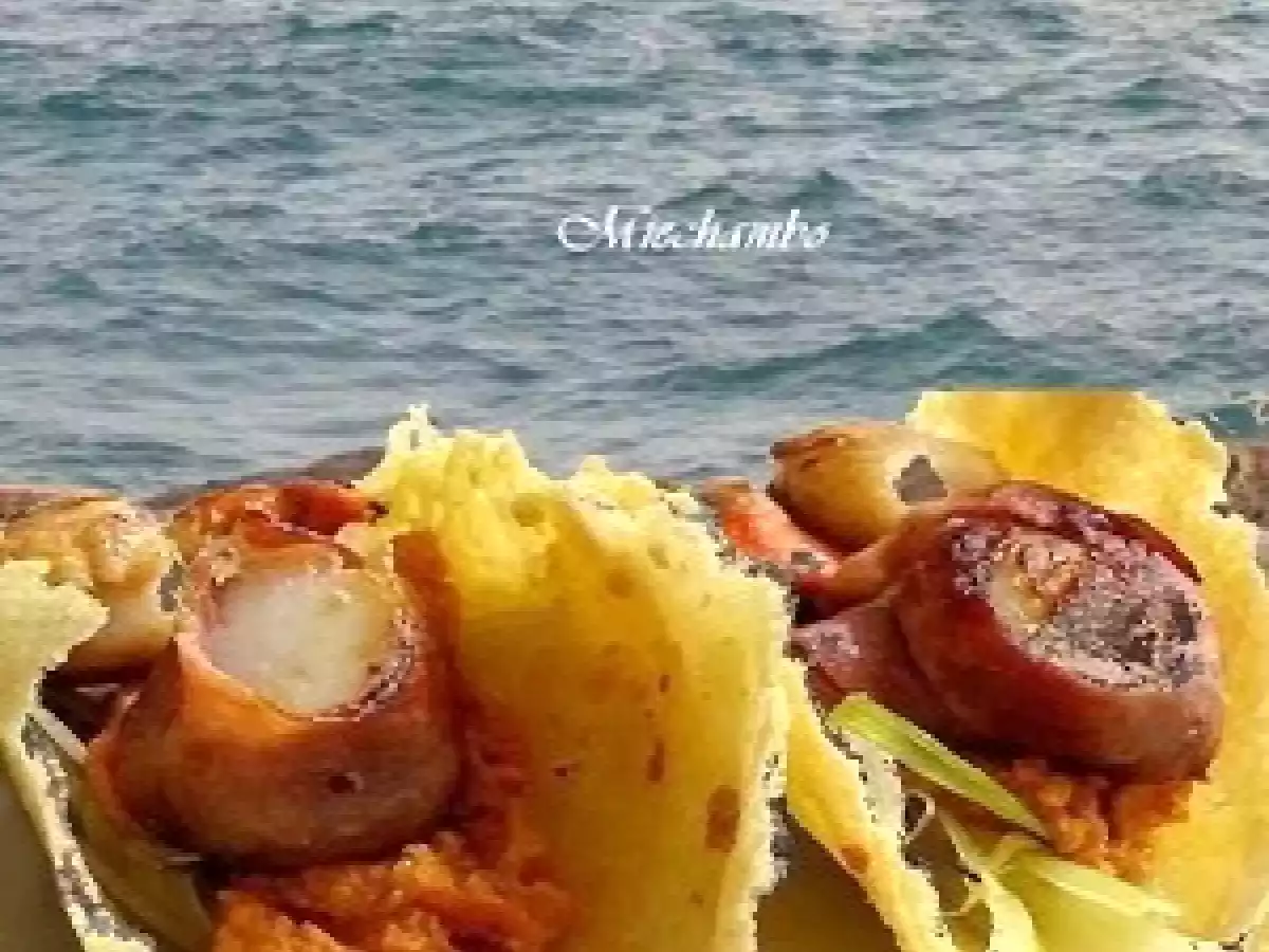 TUILES DE PARMESAN AUX NOIX DE ST-JACQUES sur lit de poireau - photo 3