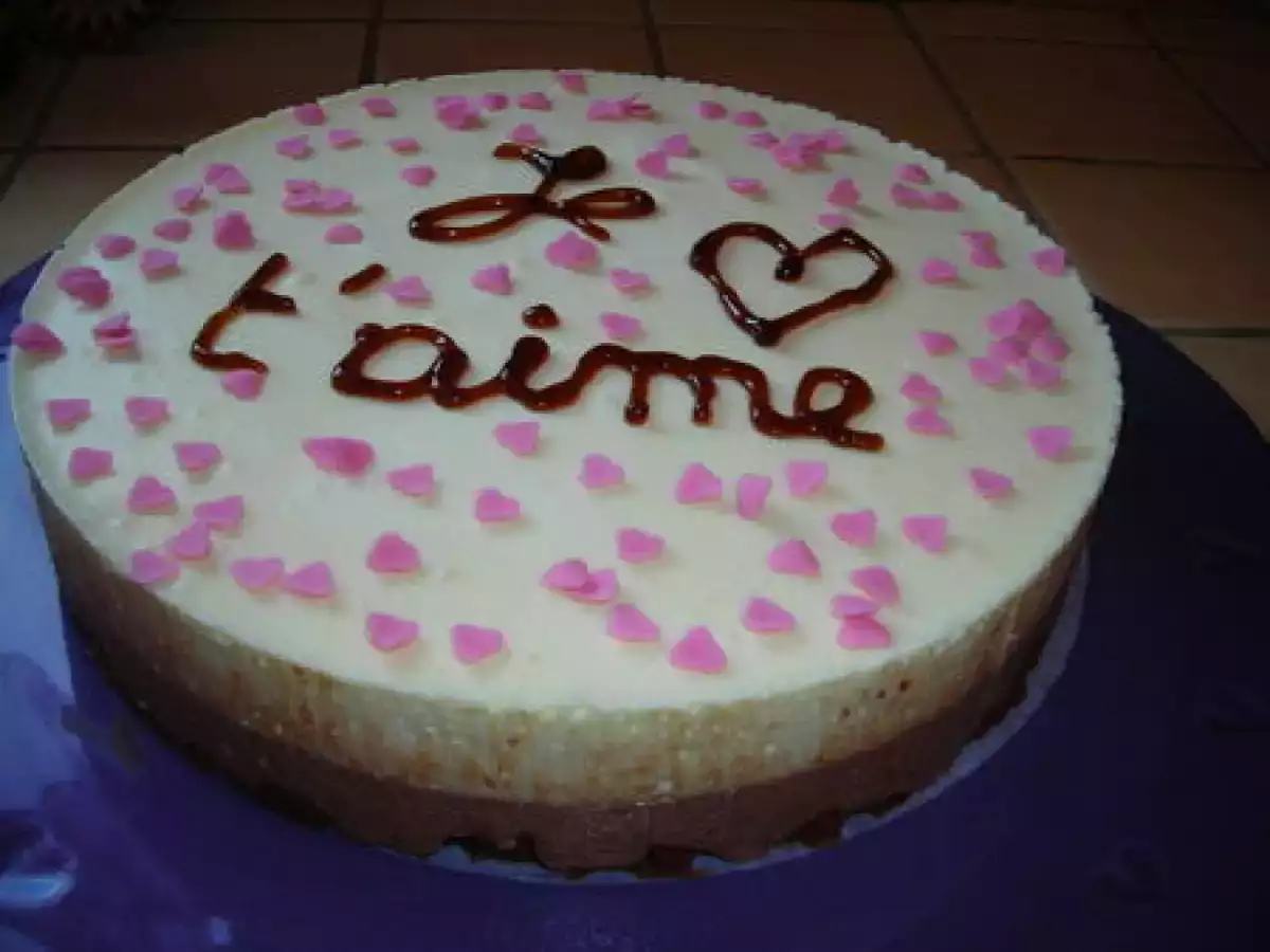 Un 2 chocolats blanc et lait sur son fond croustillant au praliné