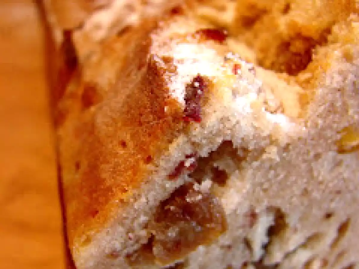 Un Cake aux fruits secs moelleux et ambré,