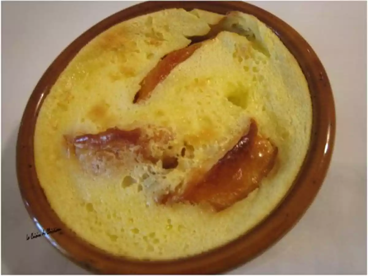 UN DELICIEUX CLAFOUTIS AUX POMMES, RHUM ET RAISIN....