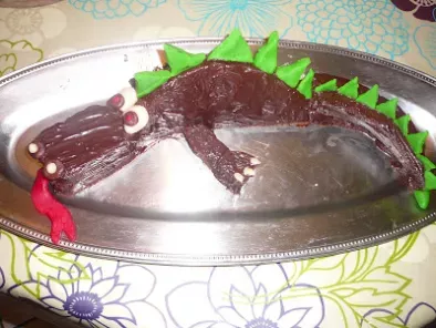 Un gâteau-dragon au chocolat!