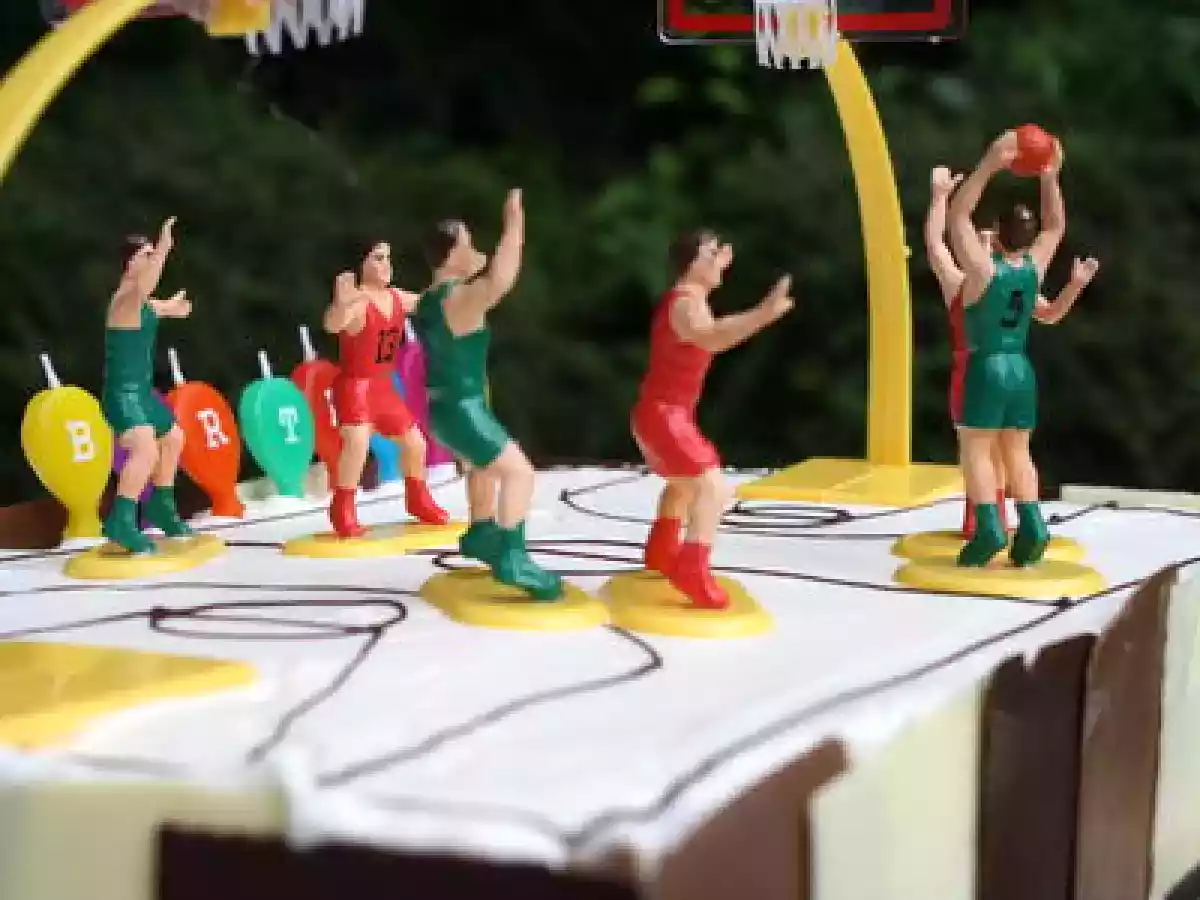 Un Terrain de Basket pour son Septième Anniversaire...