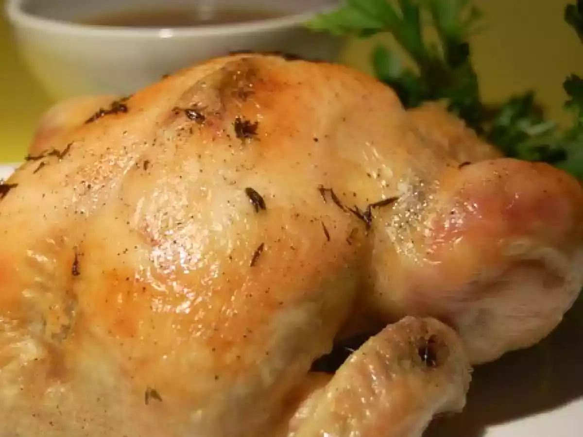 Un vrai bon poulet rôti et sa sauce au vin blanc