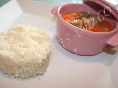 Une cocotte de poisson avec un risotto au parmesan.