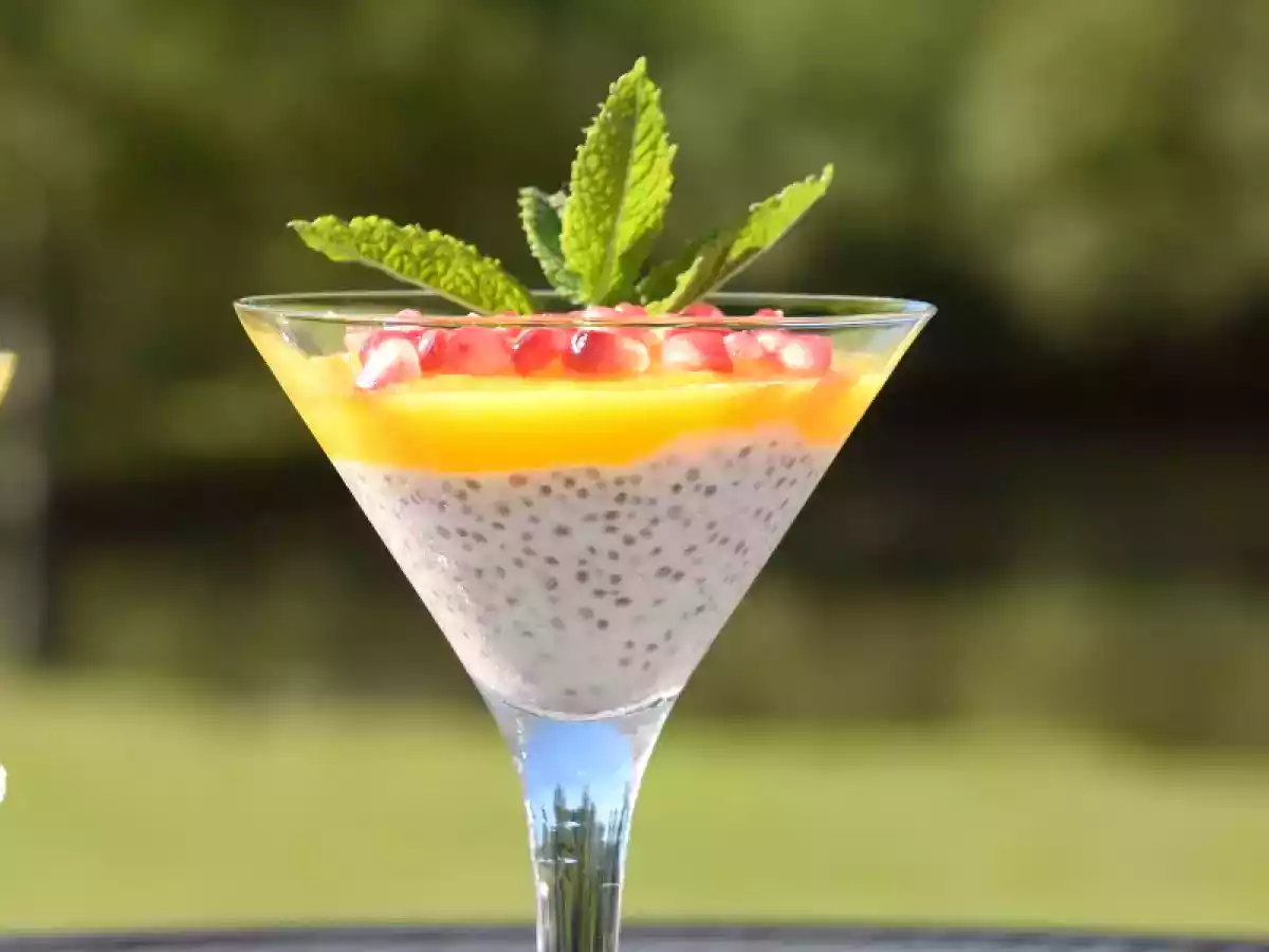 Une crème aux graines de Chia, coco, mangue et sirop de gingembre