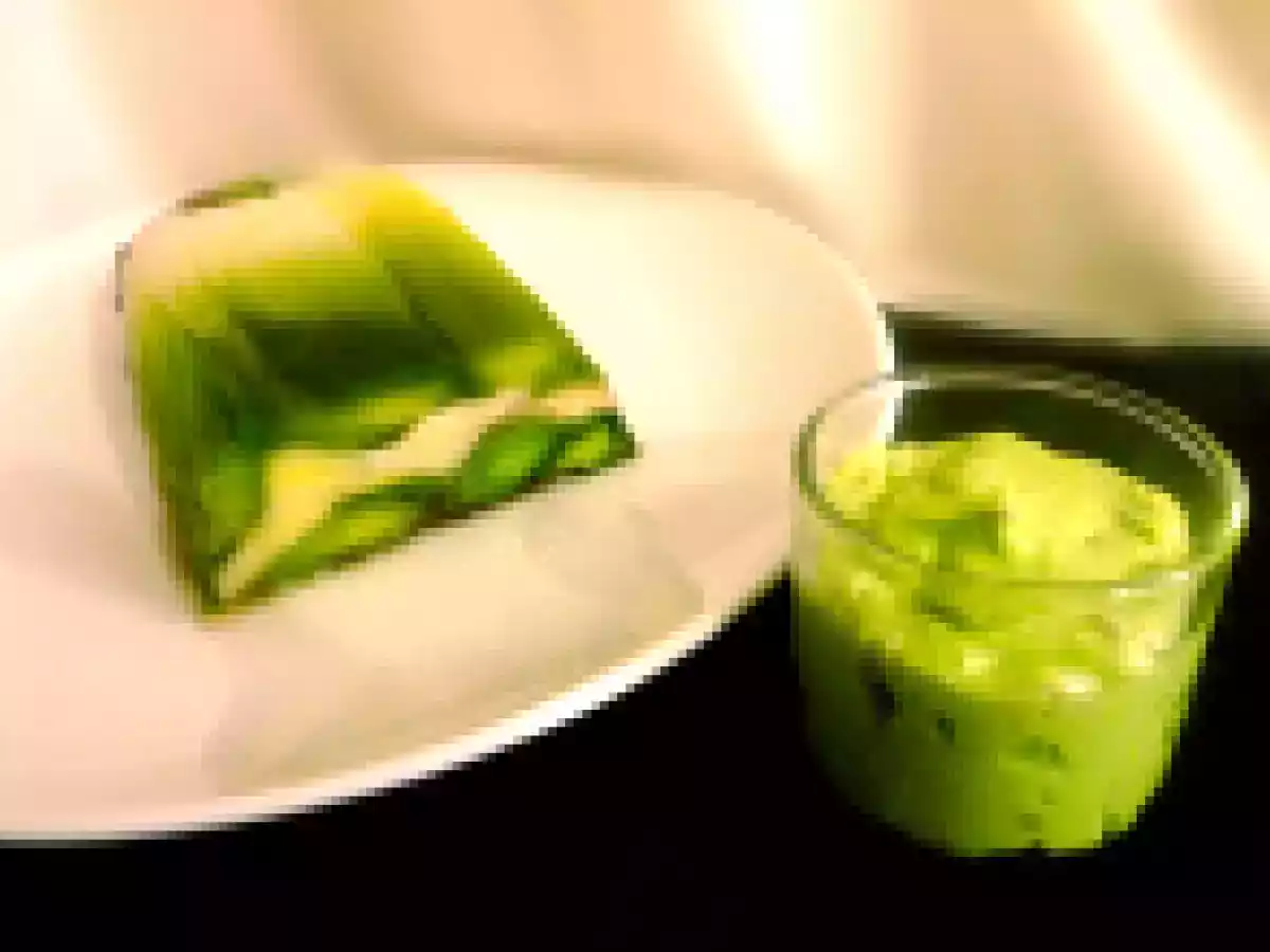 Une entrée graphique et végétarienne : préssé de poireaux et mayonnaise d?avocat