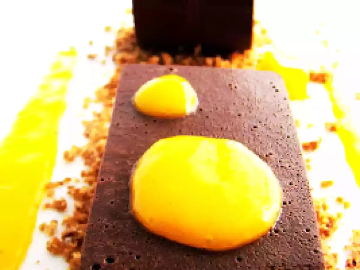 Une gelée de chocolat noir-pannacotta cardamome, et coulis de mangue.. - photo 3