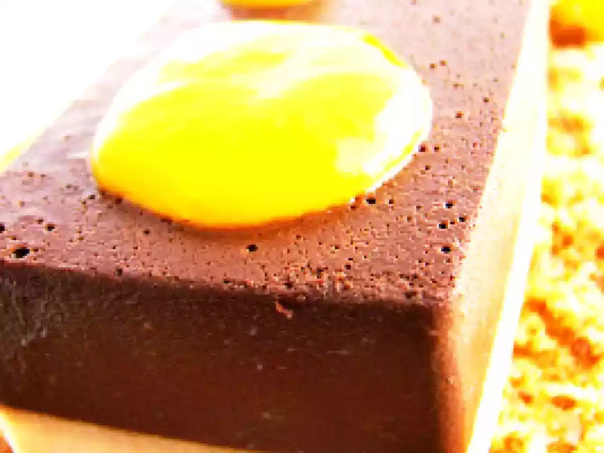 Une gelée de chocolat noir-pannacotta cardamome, et coulis de mangue.. - photo 4