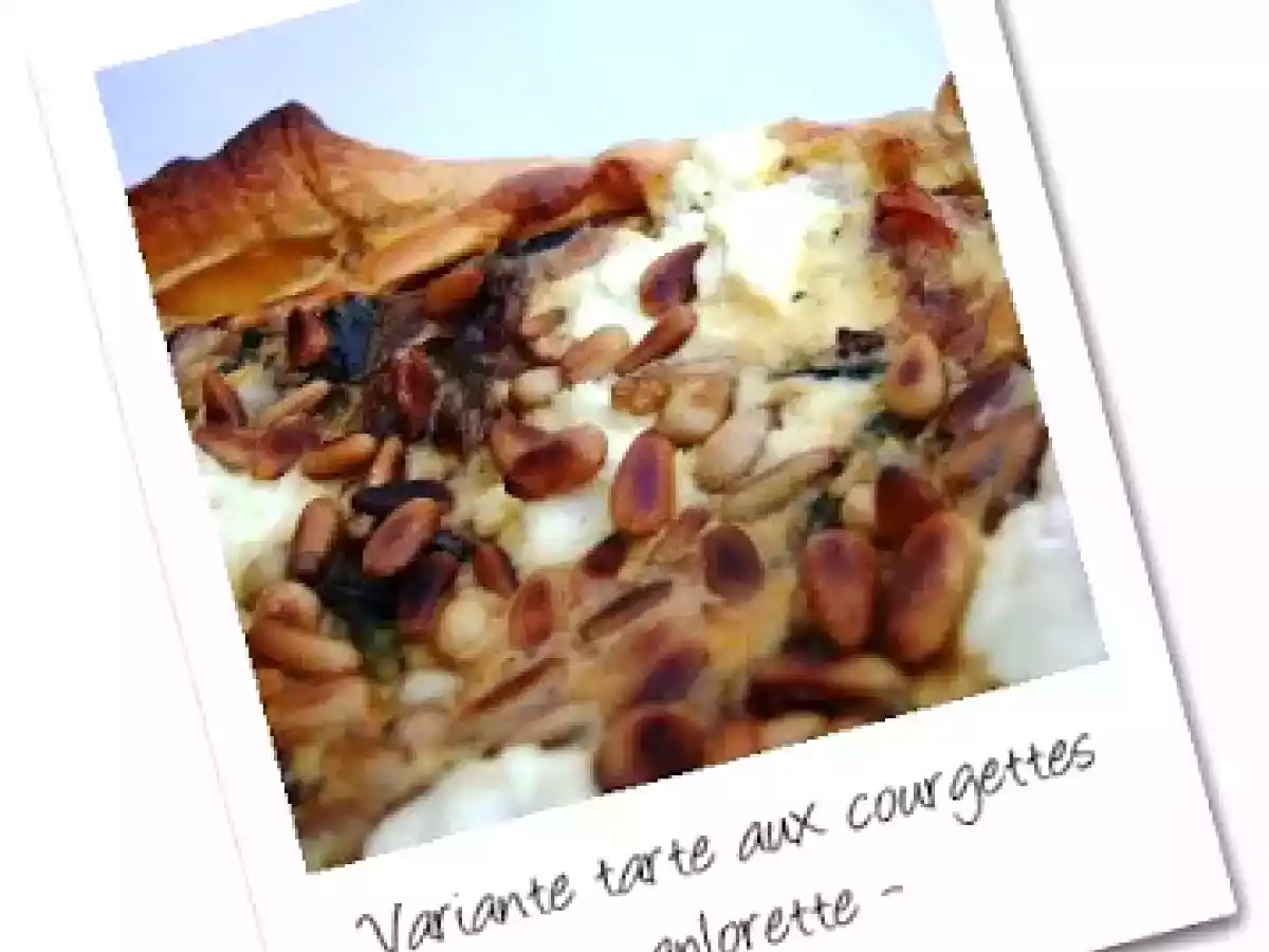 Une petite variante de la tarte aux courgettes : chèvre et pignons