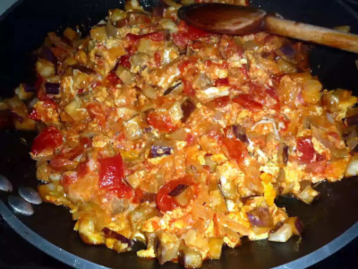 Une poêlée d'aubergines, tomates et oeufs- Auberginen-, Tomaten- und Eierpfanne - photo 2