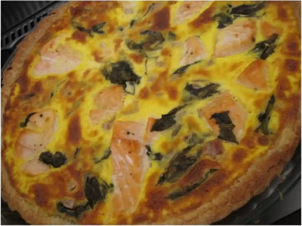 UNE QUICHE AU SAUMON ET A L'OSEILLE...