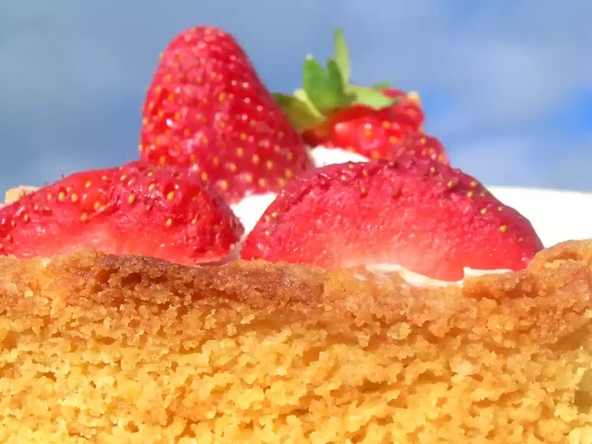 Une tarte aux fraises mascarpone sur biscuit au beurre salé