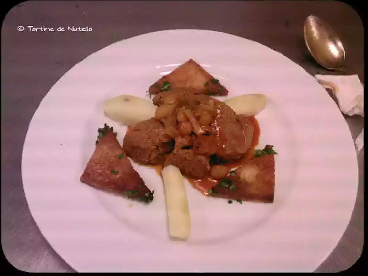 Veau marengo et ses croûtons persillés à l'huile d'olive, pommes à l'anglaise