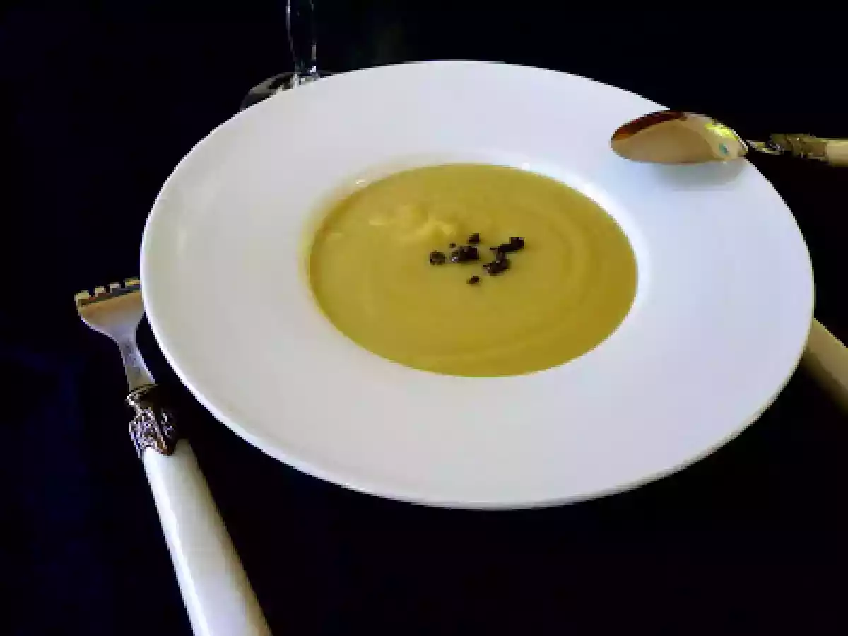 Velours de topinambours aux brisures de truffes