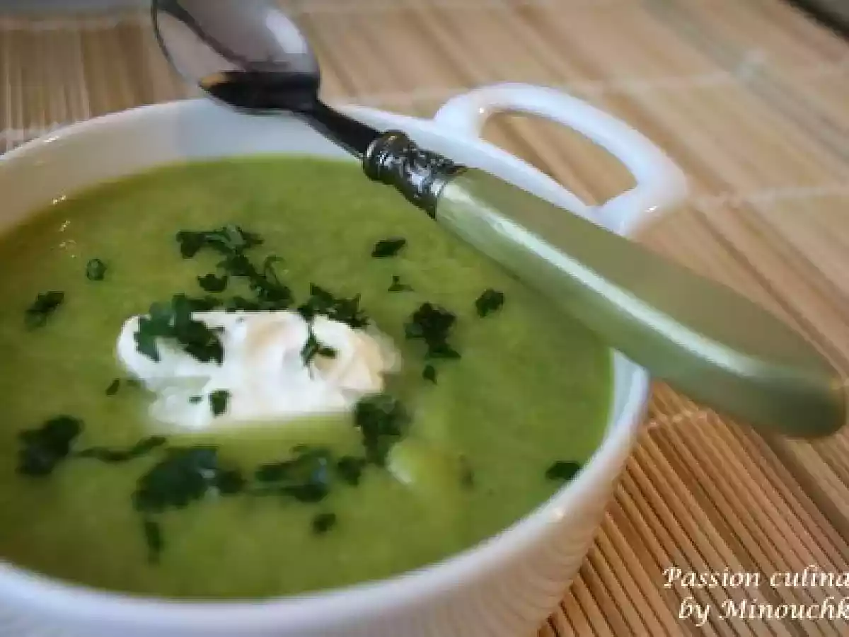 Velouté aux petits pois et poireaux à la menthe