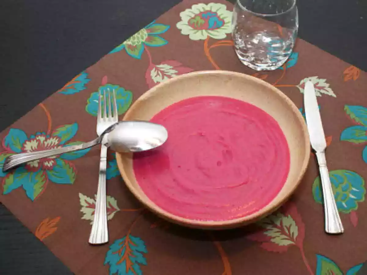 Velouté crémeux à la betterave, aux châtaignes et aux champignons