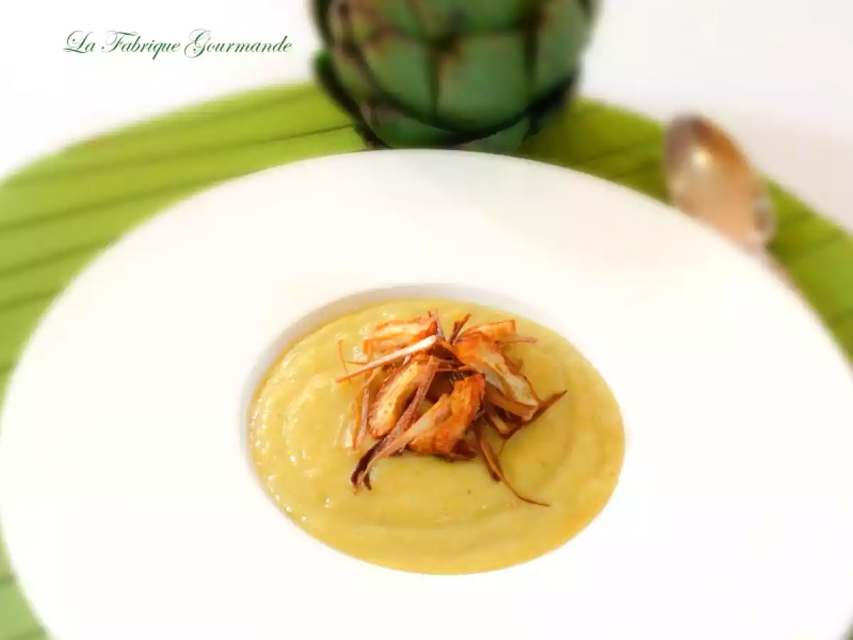 Velouté d'artichauts au cèleri branche