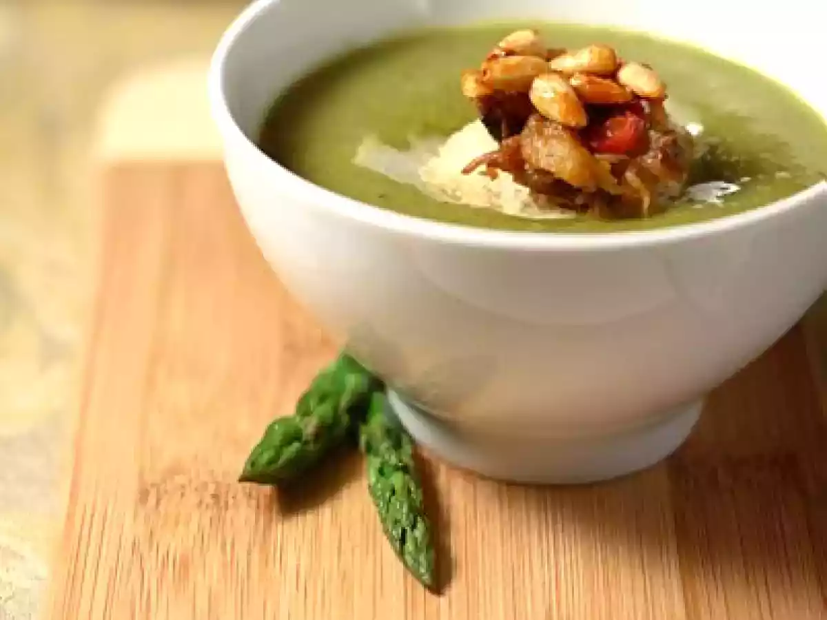 Velouté d?asperges à la cannelle et sa tartine aux pignons grillés - photo 2