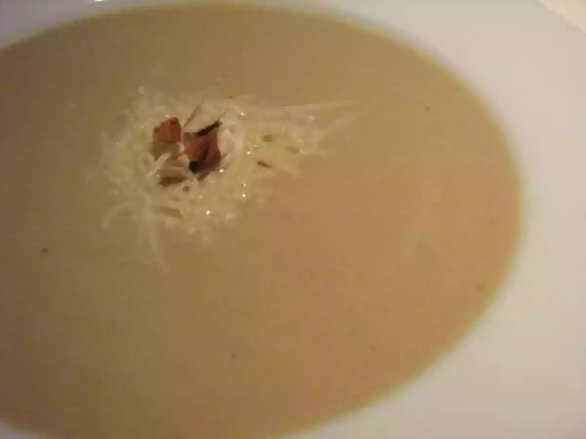 Velouté d'aubergines aux amandes