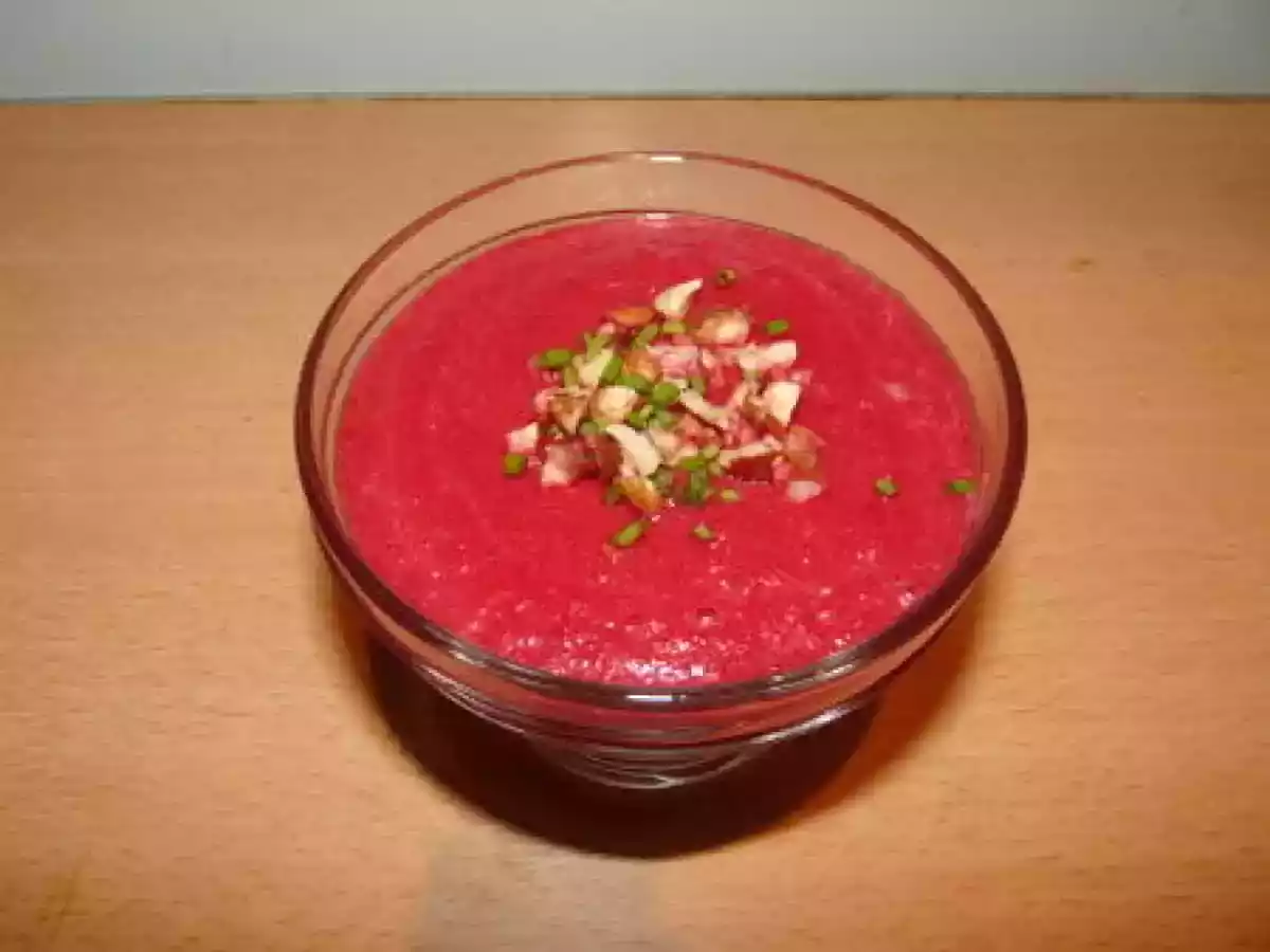 Velouté de betterave aux noisettes