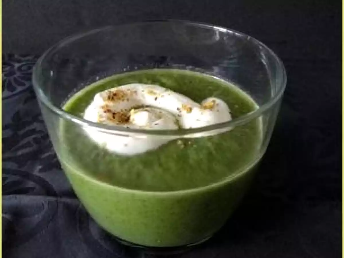 Velouté de brocoli à la pistache et sa crème de curry