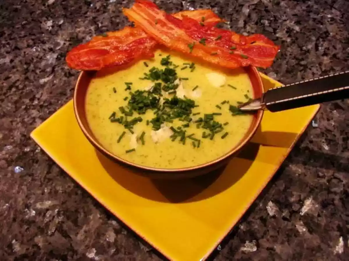Velouté de brocoli au gorgonzola et bacon grillé