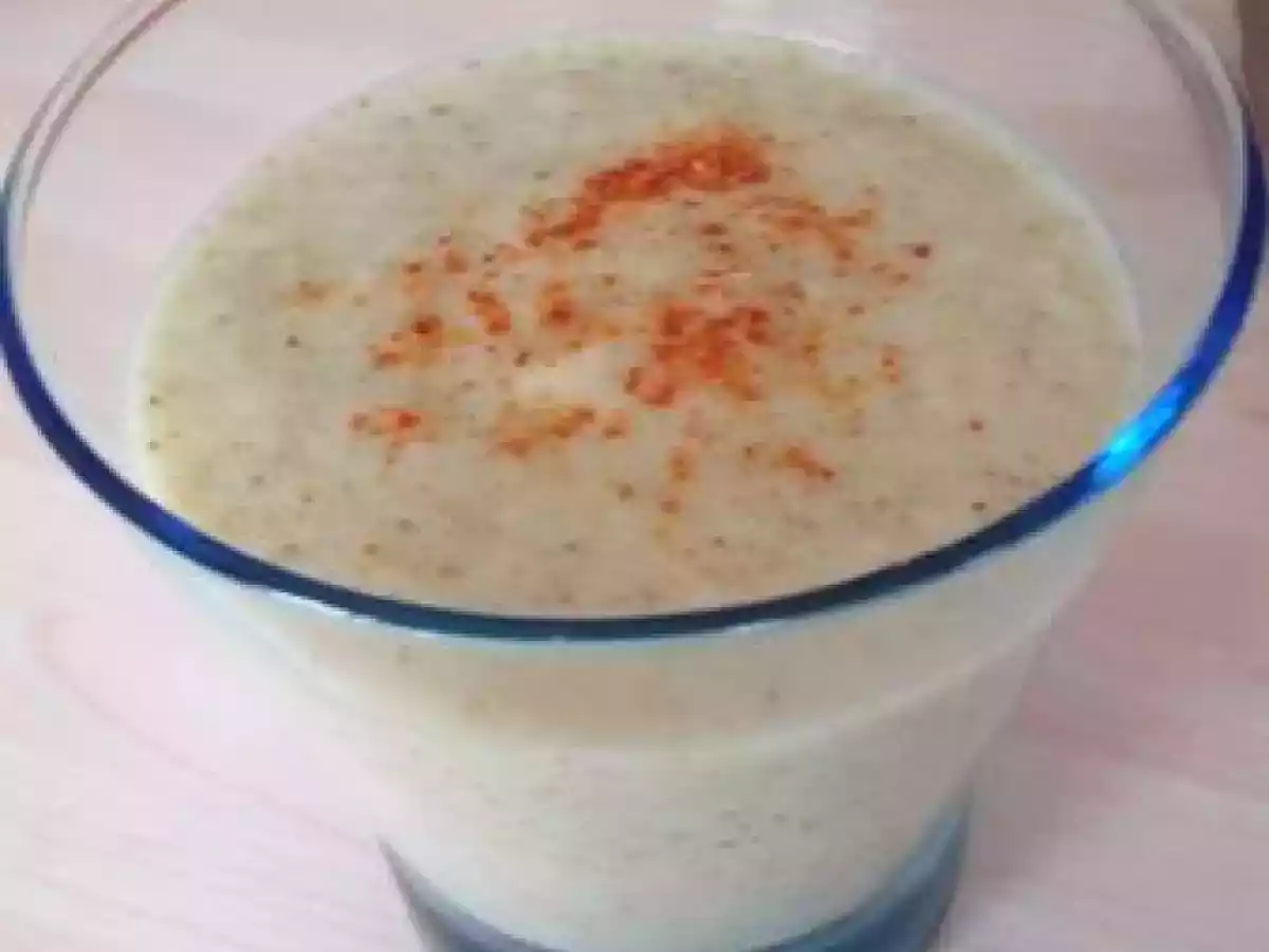 Velouté de brocoli et de chou rave au piment d'Espelette