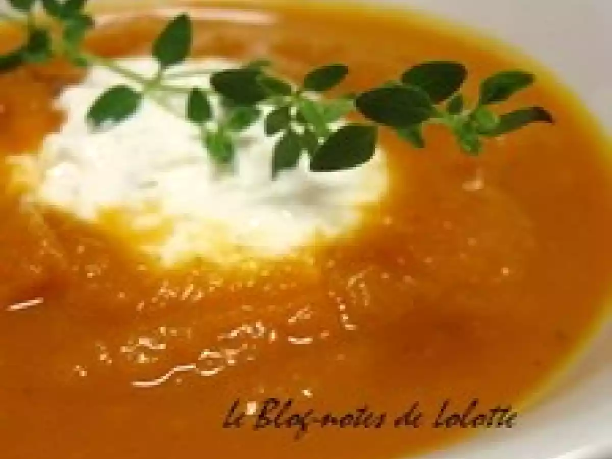 Velouté de butternut, sa mousse de chèvre au thym
